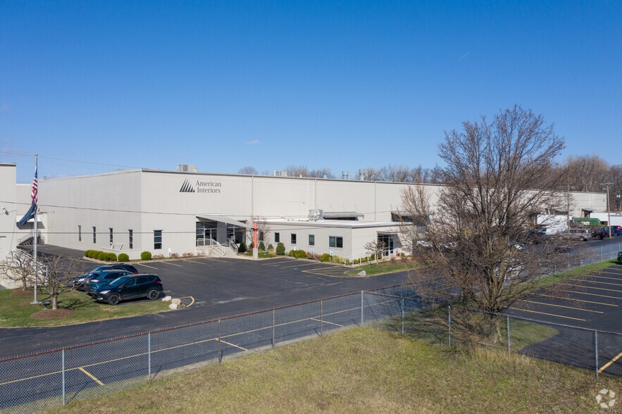 302 S Byrne Rd, Toledo, OH for lease - Primary Photo - Image 1 of 5