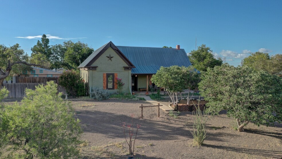 405 W Avenue E, Alpine, TX for sale - Building Photo - Image 3 of 44