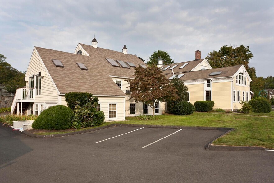 181 Post Rd W, Westport, CT à louer - Photo du bâtiment - Image 3 de 11