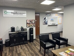 10 Waterside Dr, Farmington, CT for lease Building Photo- Image 2 of 5