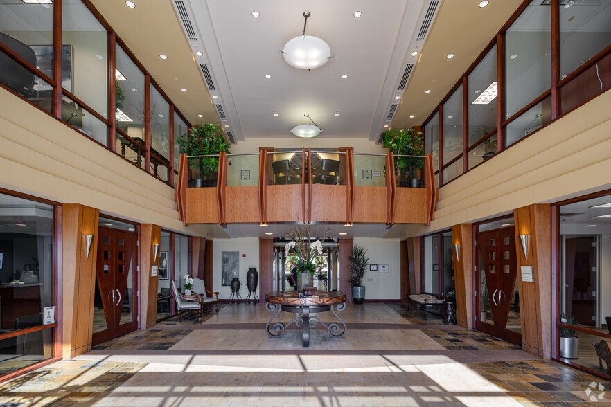 17015 N Scottsdale Rd, Scottsdale, AZ à louer - Photo du bâtiment - Image 2 de 11