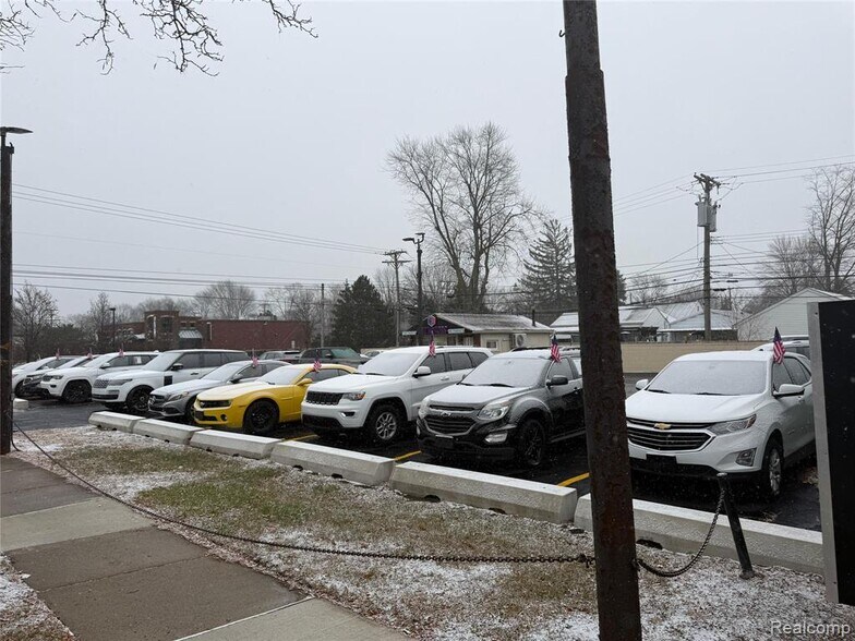 32405 Ford Rd, Garden City, MI à vendre - Photo du bâtiment - Image 2 de 3