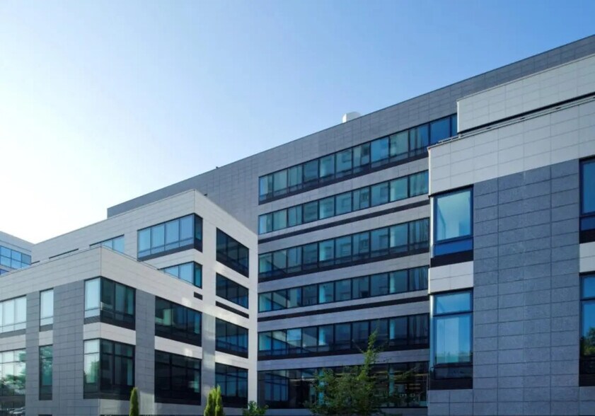 333 Avenue Georges Clemenceau, Nanterre à louer - Photo du bâtiment - Image 1 de 19