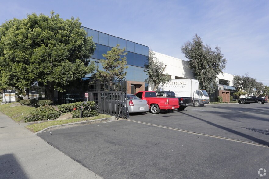 7541-7547 Rosecrans Ave, Paramount, CA à louer - Photo du bâtiment - Image 3 de 3
