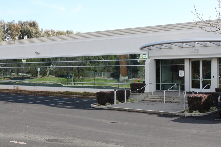 303 Ravendale Dr, Mountain View, CA à louer - Photo du bâtiment - Image 3 de 17