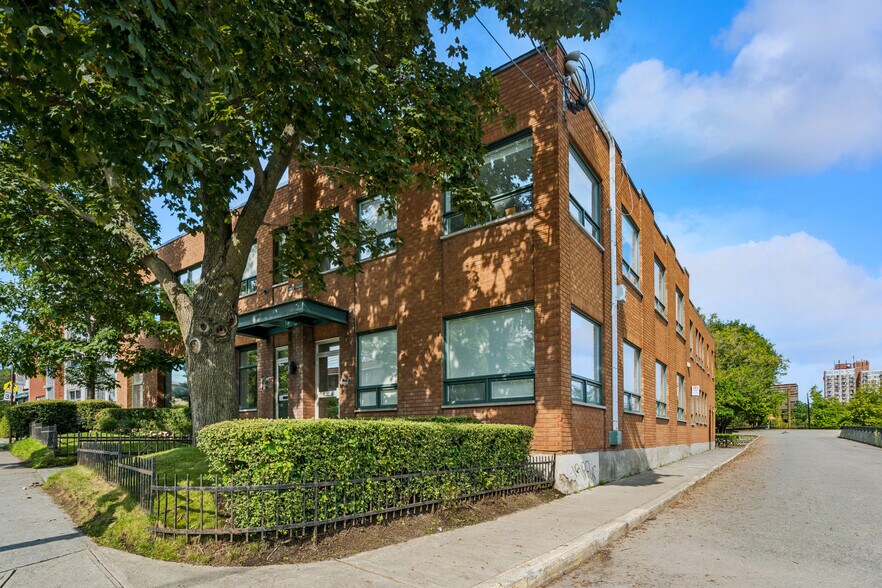 5525 Ch Upper-Lachine, Montréal, QC à louer - Photo du bâtiment - Image 2 de 5