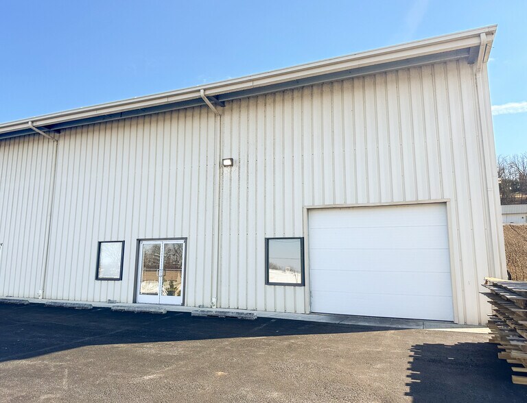 7985 Grayson Rd, Harrisburg, PA for lease - Building Photo - Image 2 of 9