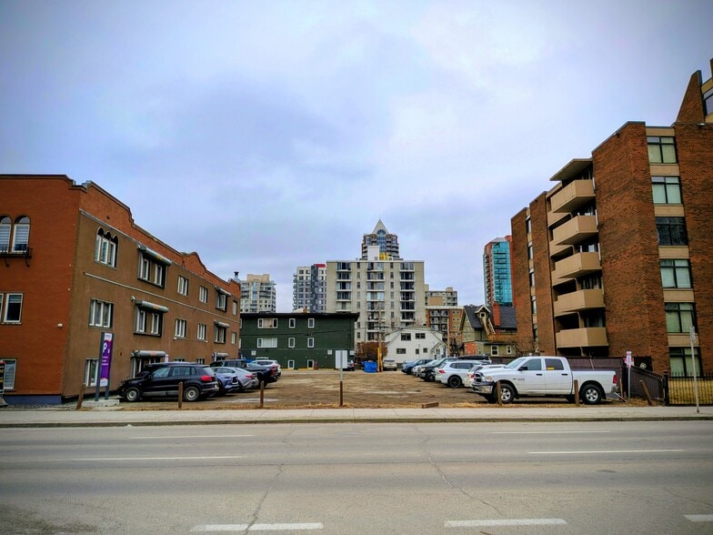 807 12 Avenue SW, Calgary, AB for sale - Primary Photo - Image 1 of 5