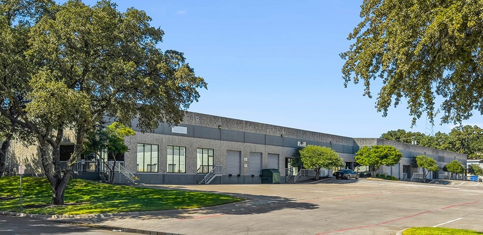 200 Union Bower Ct, Irving, TX à louer - Photo du bâtiment - Image 1 de 3