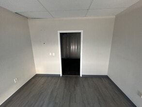 8034 Culebra Rd, San Antonio, TX for lease Interior Photo- Image 1 of 5