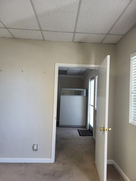 615 Woodside Rd, Redwood City, CA for lease - Building Photo - Image 2 of 7