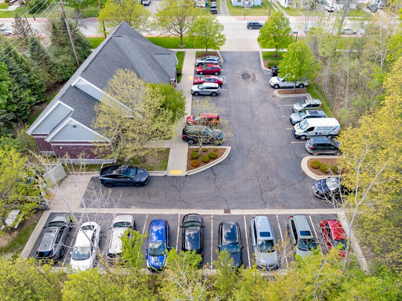 18757 Huron River Dr, New Boston, MI à vendre - Photo du bâtiment - Image 3 de 5