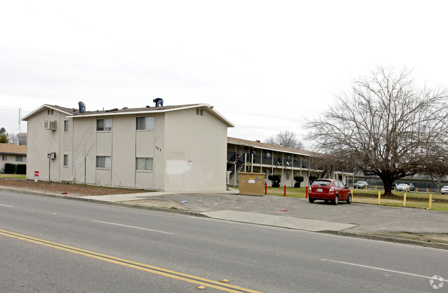 342-352 S Blackstone St, Tulare, CA for sale - Building Photo - Image 3 of 18