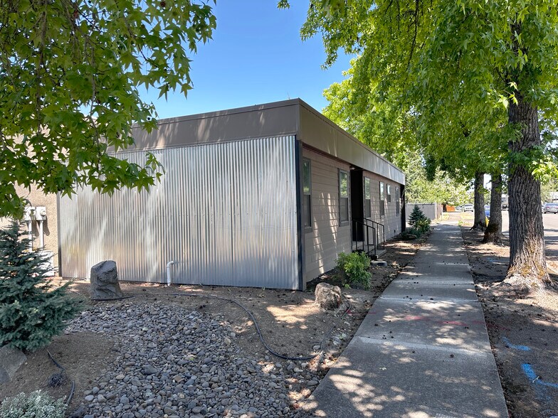 1745 23rd St SE, Salem, OR for lease - Building Photo - Image 3 of 7
