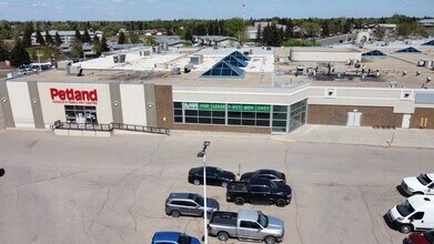 300 Confederation Dr, Saskatoon, SK à louer Photo intérieure- Image 2 de 8