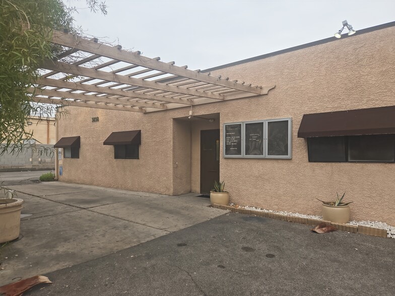 3838-3856 Raymert Dr, Las Vegas, NV à louer - Photo du bâtiment - Image 2 de 7