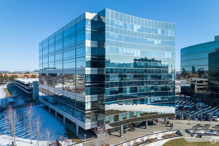 150 Commerce Valley Dr W, Markham, ON à louer - Photo du bâtiment - Image 2 de 8