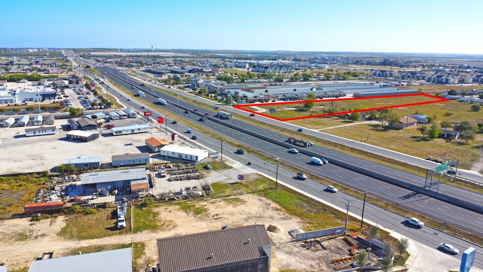 2050 N IH-35, New Braunfels, TX for sale - Building Photo - Image 2 of 15