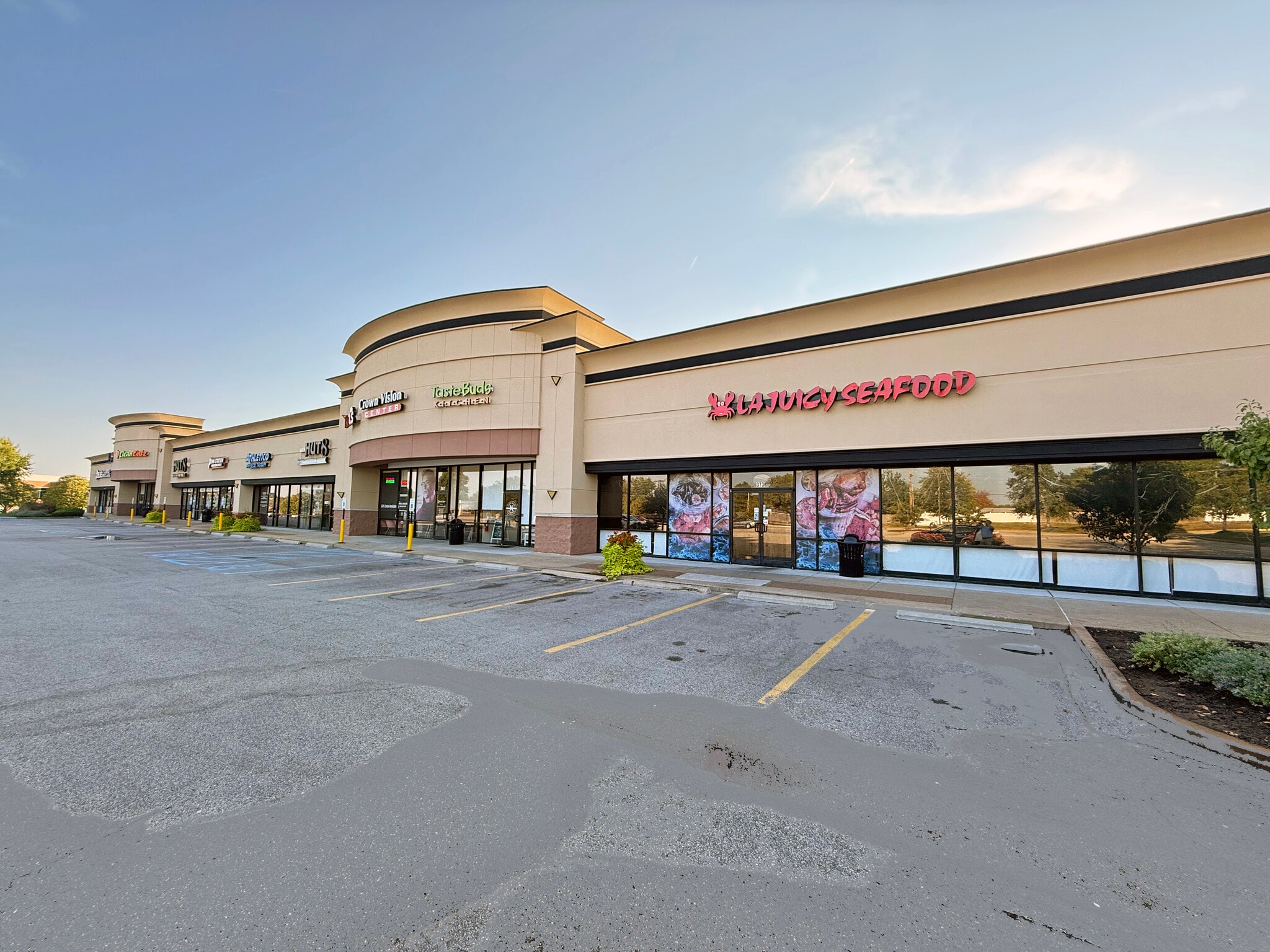 301-375 Winding Woods Dr, O'Fallon, MO for lease Primary Photo- Image 1 of 5