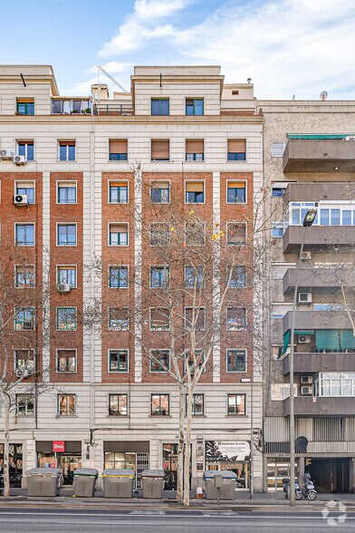 Retail in Barcelona, Barcelona for lease - Primary Photo - Image 1 of 1