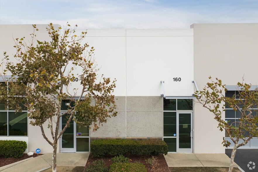 3550 E Philadelphia St, Ontario, CA for lease - Building Photo - Image 3 of 7