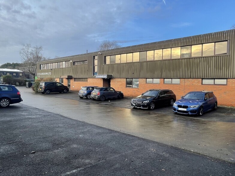 43 Woolmer Way, Bordon à louer - Photo du bâtiment - Image 2 de 3