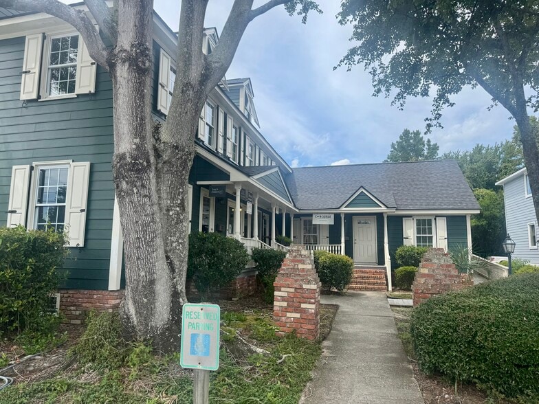 786-824 Johnnie Dodds Blvd, Mt Pleasant, SC for lease - Building Photo - Image 2 of 11