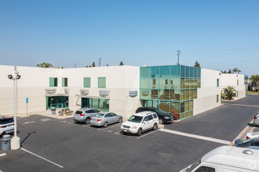 5445 Oceanus Dr, Huntington Beach, CA à louer - Photo principale - Image 1 de 13