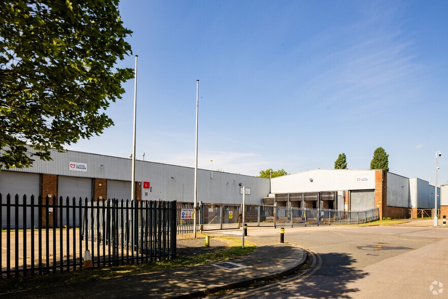 Field Way, Greenford for lease - Building Photo - Image 2 of 2
