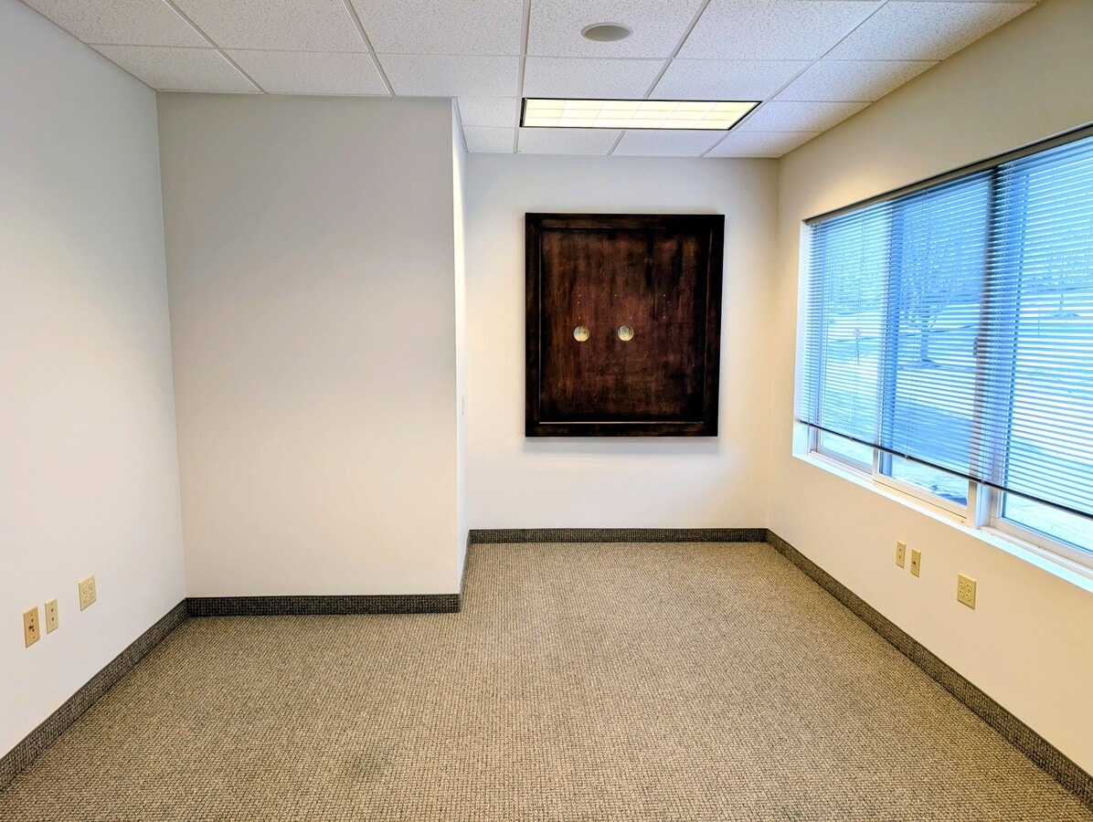 1449 Old Waterbury Rd, Southbury, CT 06488 - Unit 307 -  - Interior Photo - Image 2 of 3