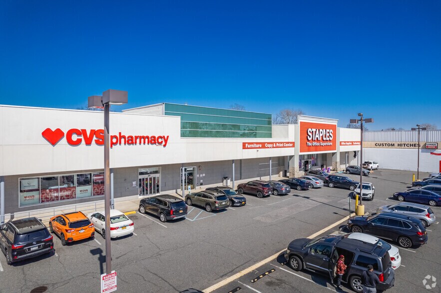 251-21 Jamaica Ave, Bellerose, NY à louer - Photo du bâtiment - Image 3 de 5