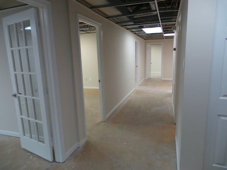 7369 McWhorter Pl, Annandale, VA for sale - Interior Photo - Image 2 of 12