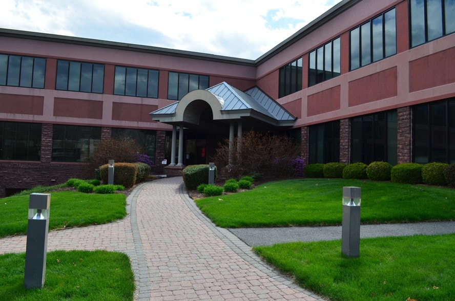 55 Realty Dr, Cheshire, CT for lease - Building Photo - Image 3 of 8