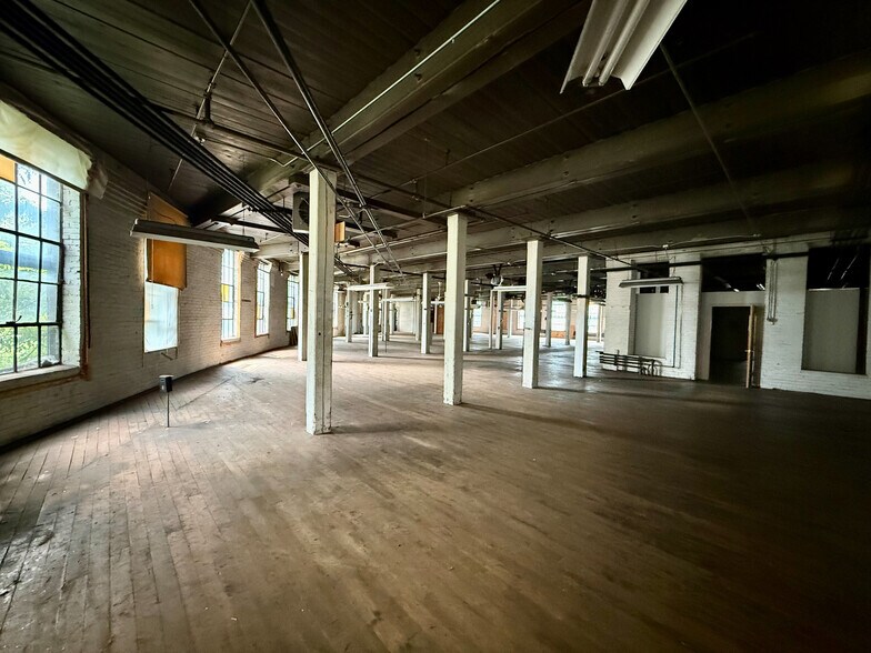 110 Winter St, Holyoke, MA à louer - Photo du bâtiment - Image 3 de 9