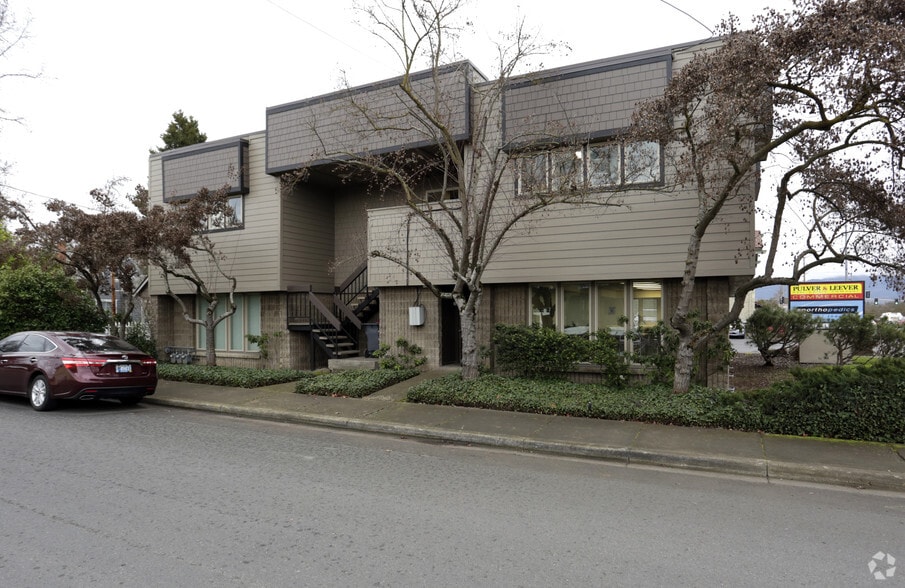 1060 Crater Lake Ave, Medford, OR à louer - Photo du bâtiment - Image 2 de 3