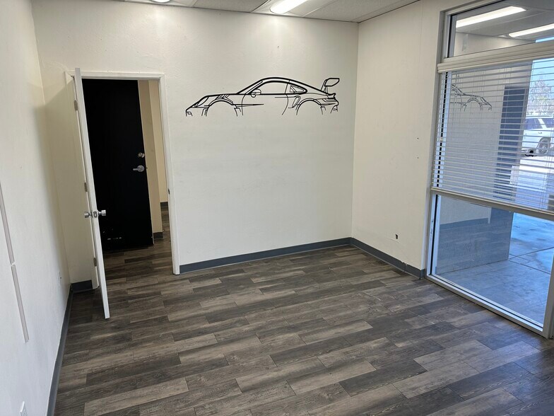 3740 N Sillect Ave, Bakersfield, CA à louer - Photo du bâtiment - Image 2 de 13