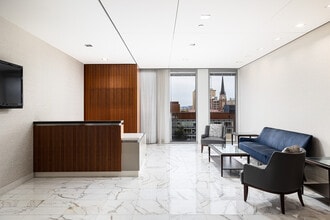 400 W Market St, Louisville, KY à louer Photo intérieure- Image 2 de 5