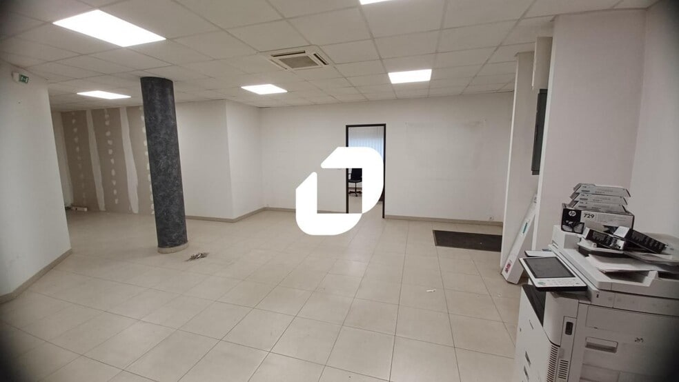 Office in Gretz-Armainvilliers for lease - Interior Photo - Image 2 of 7