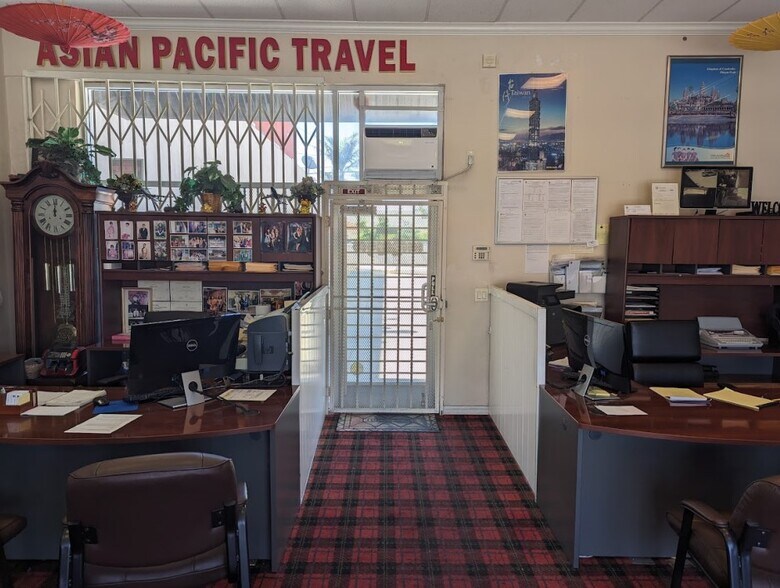 1073 E Anaheim St, Long Beach, CA à vendre - Photo intérieure - Image 2 de 6