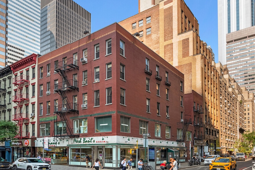 928-930 Third Ave, New York, NY for sale - Primary Photo - Image 2 of 2