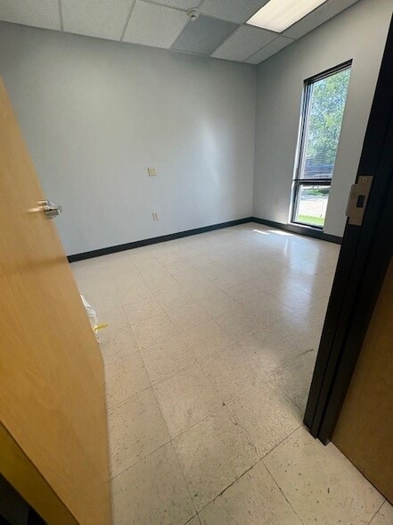 10805 Indeco Dr, Blue Ash, OH for lease - Interior Photo - Image 2 of 7