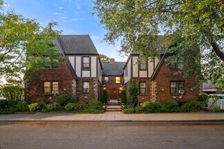 Plus de détails pour 4324 208th St, Bayside, NY - Multi-résidentiel à vendre