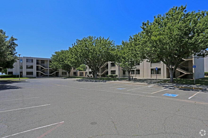 3201-3207 James Way, Mcclellan, CA à louer - Photo principale - Image 1 de 2