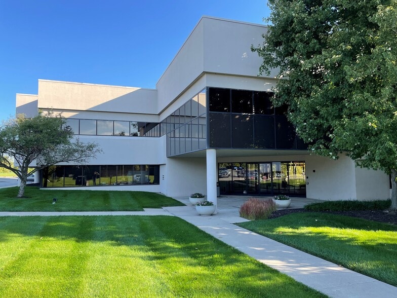 8200 Haverstick Rd, Indianapolis, IN for lease - Building Photo - Image 1 of 20