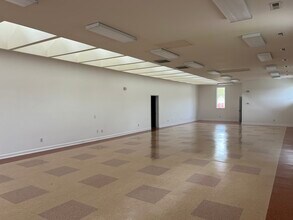 755 Thimble Shoals Blvd, Newport News, VA for lease Building Photo- Image 2 of 6