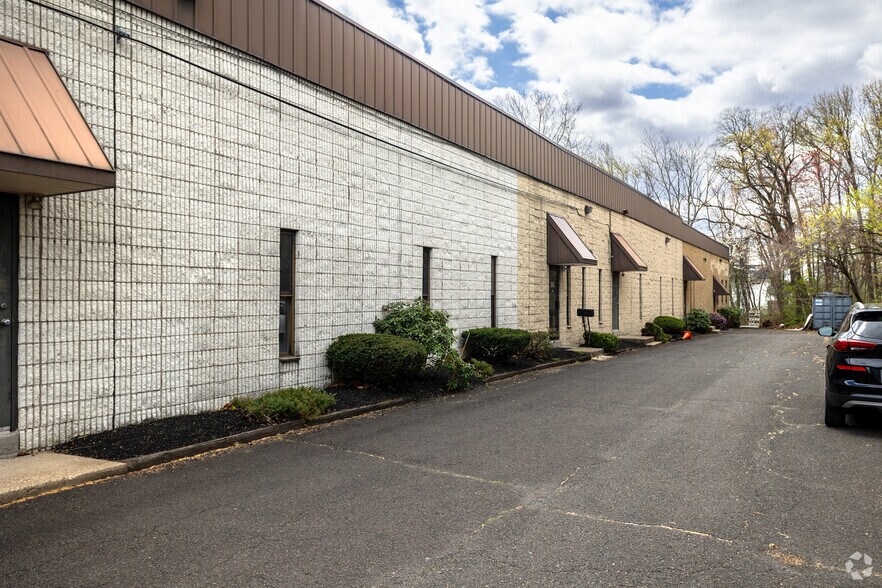 3901 Nebraska Ave, Levittown, PA à louer - Photo du bâtiment - Image 2 de 8
