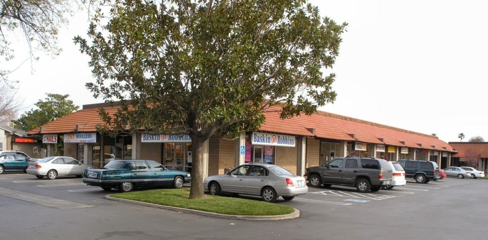 6371-6413 Riverside Blvd, Sacramento, CA for lease Primary Photo- Image 1 of 6