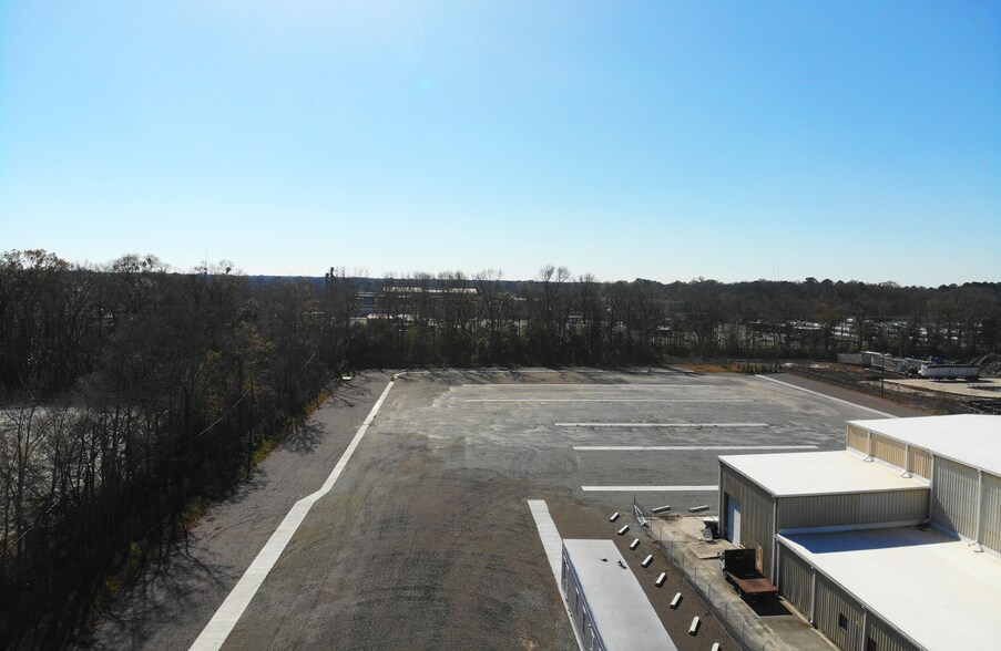 1893 Louisville Rd, Savannah, GA à louer - Photo du bâtiment - Image 2 de 4