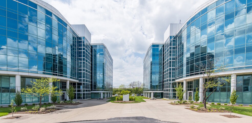 220 Lexington Green Cir, Lexington, KY à louer - Photo du bâtiment - Image 1 de 1