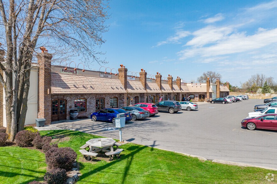 5781 Bridge St, East Syracuse, NY à louer - Photo principale - Image 2 de 6